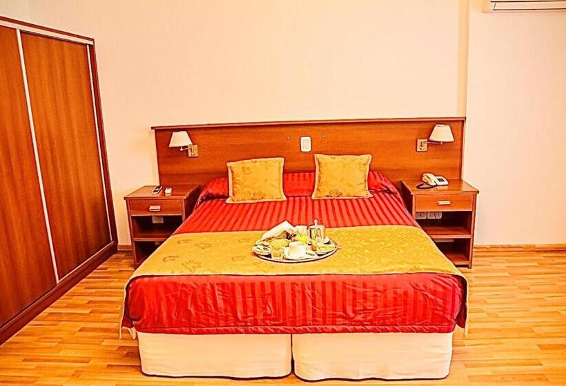 سوئیت رویال, Hostal Del Sol Spa