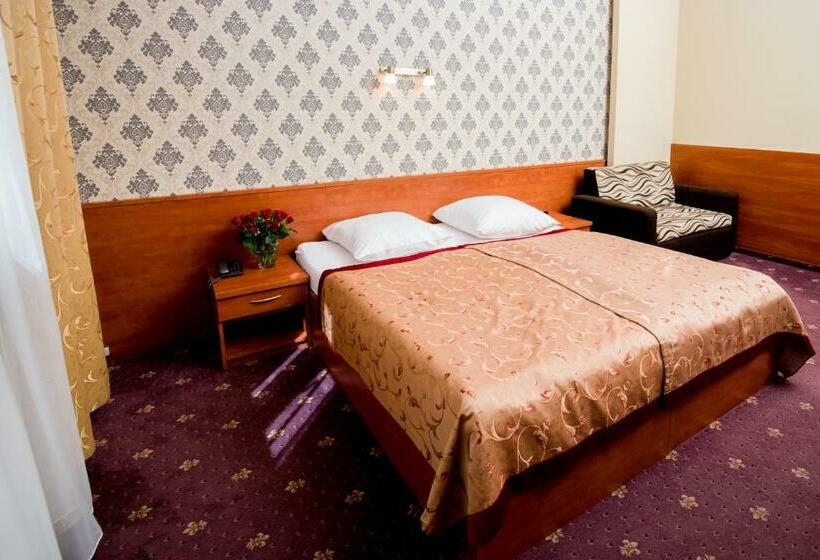 Номер Стандарт, Maksymilian