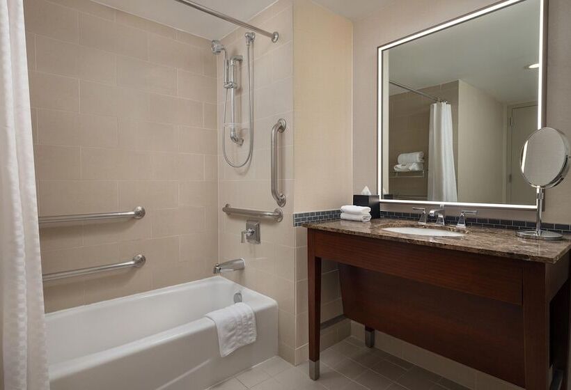 Номер Deluxe, The Westin Reston Heights