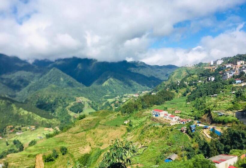 اتاق خانوادگی با چشم‌انداز کوه, Black Hmong View