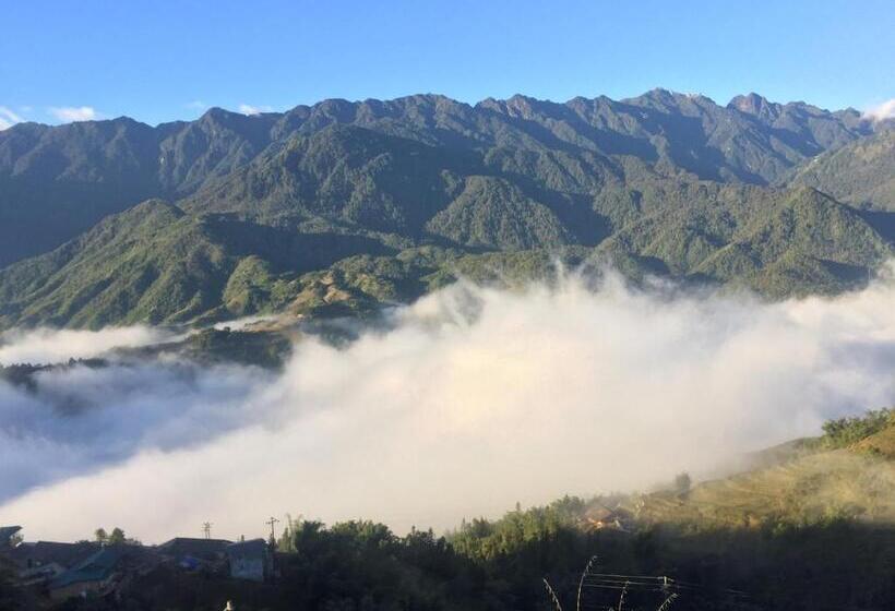 اتاق خانوادگی با چشم‌انداز کوه, Black Hmong View