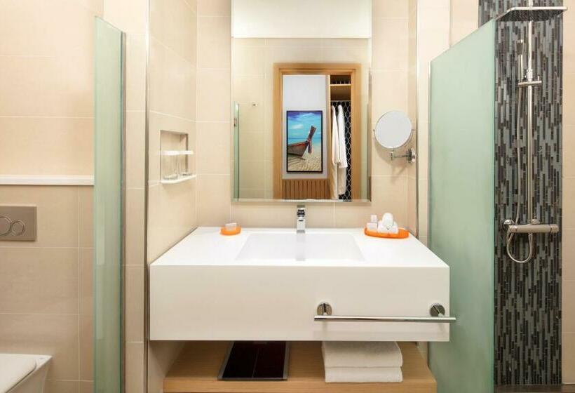 带大床的高级房间, Centara Mirage Beach Resort Dubai