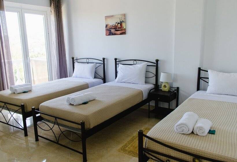 اتاق استاندارد سه نفره, Nikolakakis Rooms Lavrio