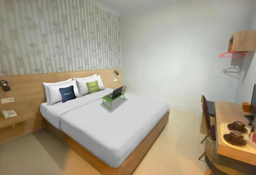 اتاق استاندارد با تخت بزرگ, Urbanview Hotel Mulia Indah Palopo