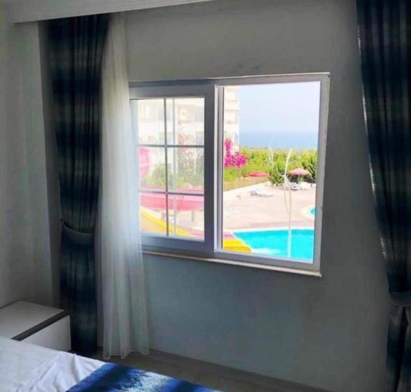 سوییت با چشم‌انداز دریا, Watercastle Suits
