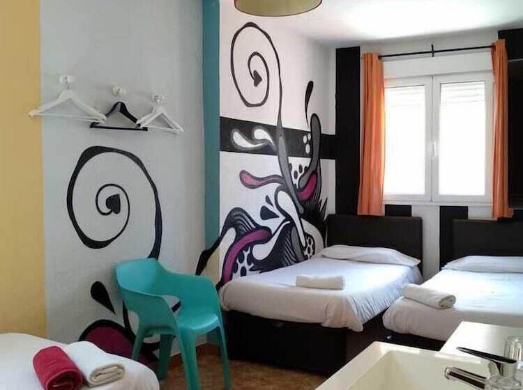 غرفة قياسية ثلاثية, Hostal El Cid