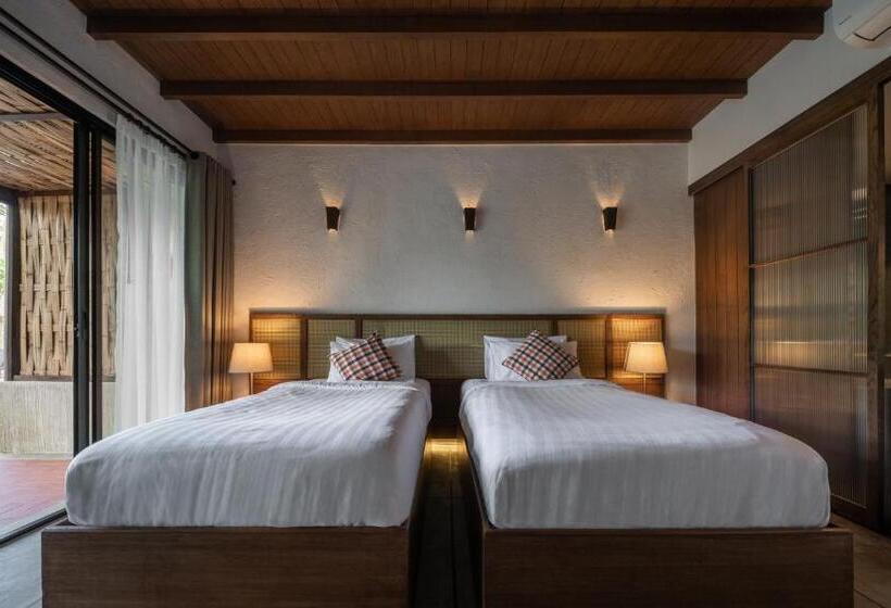 带泳池观景的豪华房, Phapok Eco Resort