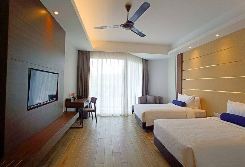 اتاق لوکس با چشمانداز شهر, Pacific Regency Beach Resort Port Dickson
