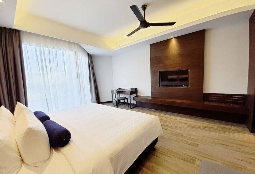اتاق لوکس با چشمانداز شهر, Pacific Regency Beach Resort Port Dickson
