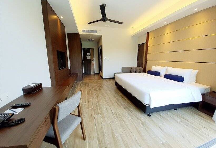 اتاق لوکس با چشمانداز شهر, Pacific Regency Beach Resort Port Dickson