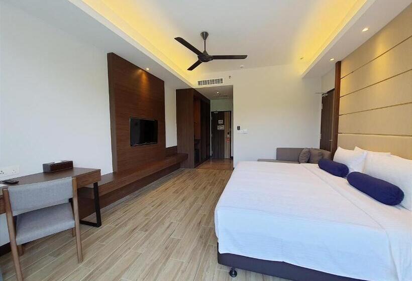 اتاق دلوکس با تخت کینگ و چشمانداز شهر, Pacific Regency Beach Resort Port Dickson