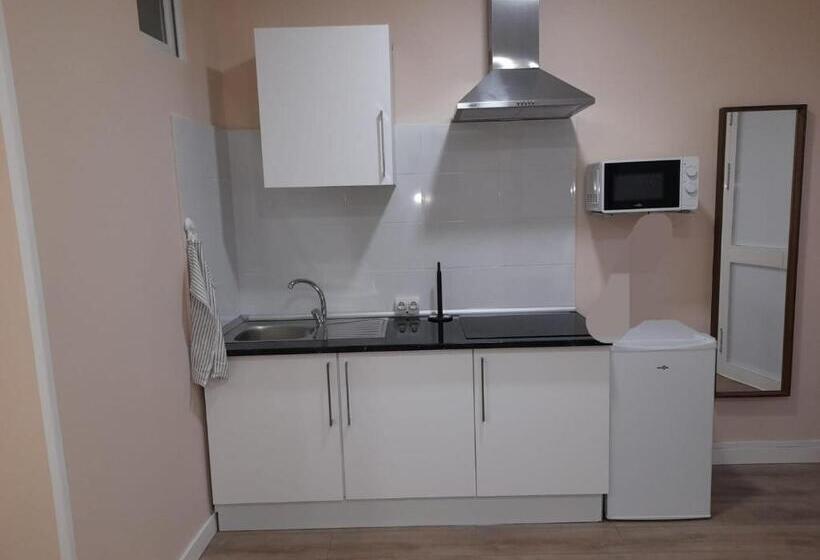 Студия Стандарт, Hospedaje Benacazon A49