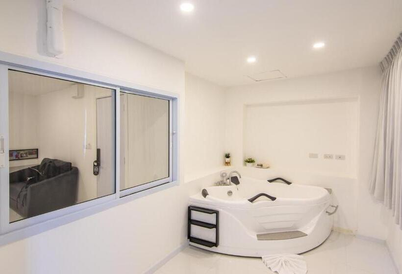 스탠다드 자쿠지 룸, Thewhitehotel By Charoensri   Sha Extra Plus