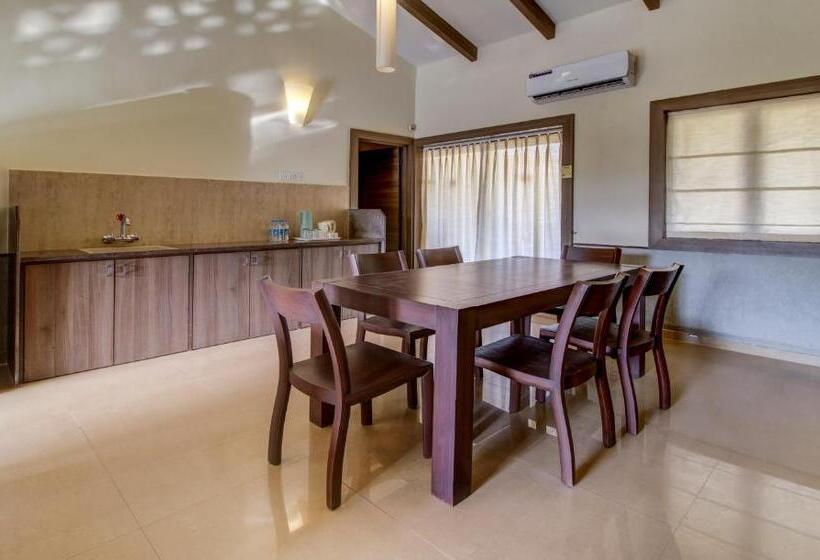 Президентский Люкс, Golden Landmark Green Valley Beach Resort