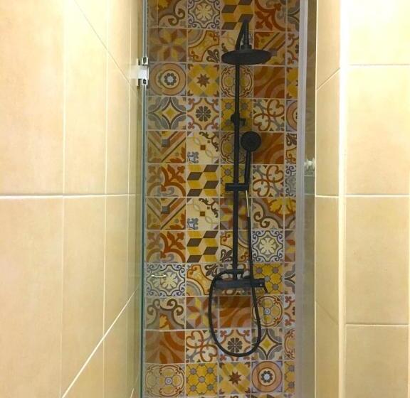 اتاق استاندارد با سرویس بهداشتی مشترک, Safestay Lisbon Bairro Alto