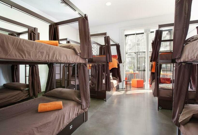 Кровать в Общей Комнате, Hip Karma Hostel