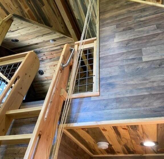 בית, 2 חדרי שינה, Ridgewalk Treehouse