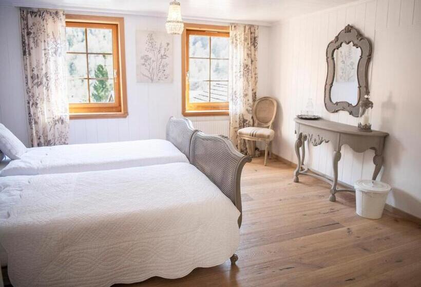 Номер Deluxe, Casa Pasch   Boutique Bed And Breakfast In Cumpadials