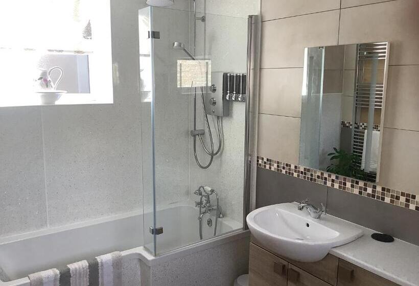 Standard room with outdoor bath, Westlea Bed And Breakfast