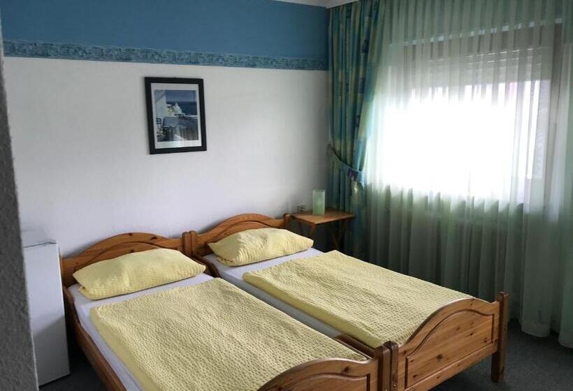 Номер Стандарт с Балконом, Gästehaus Zur Schmiede