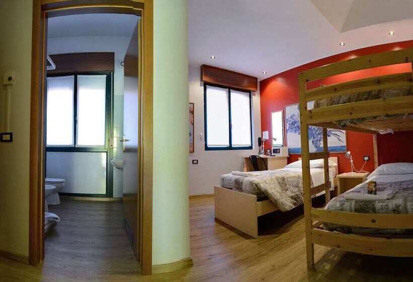 اتاق استاندارد سه نفره, Central Hostel Bg