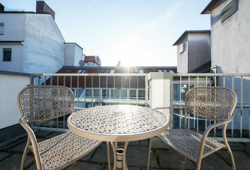 Номер Стандарт с Террасой, Wombat S City Hostel Munich Hauptbahnhof