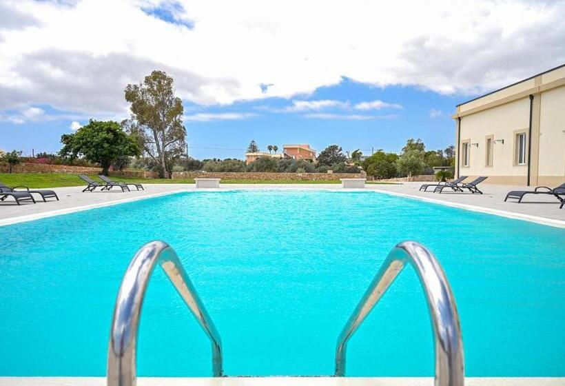 سوییت با چشم‌انداز استخر, Dimora Savarino Marzamemi Suites With Pool
