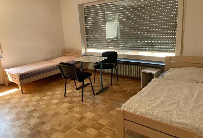 Standard Quadruple Room, Neureut