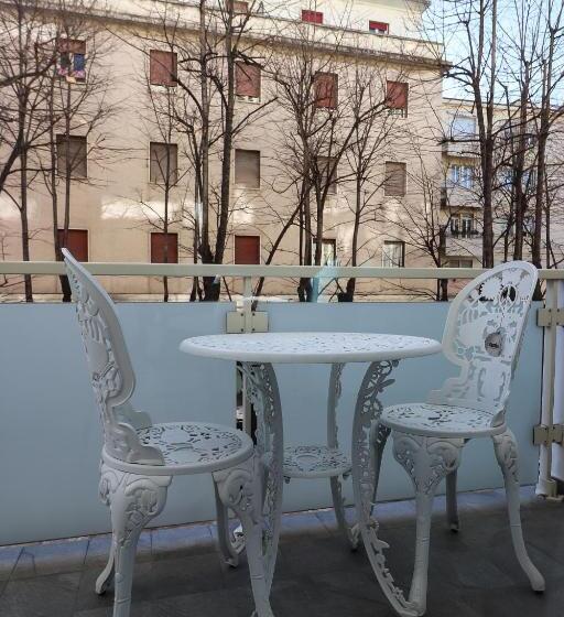 سوئیت با بالکن, Aron Only Suites Bed And Breakfast