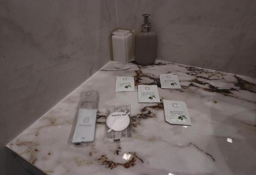 سوییت لوکس, Aron Only Suites Bed And Breakfast