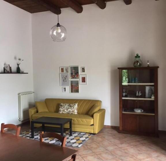 Четырехместный Номер Стандарт Вид на Сад, Giunti Agriturismo & Camere