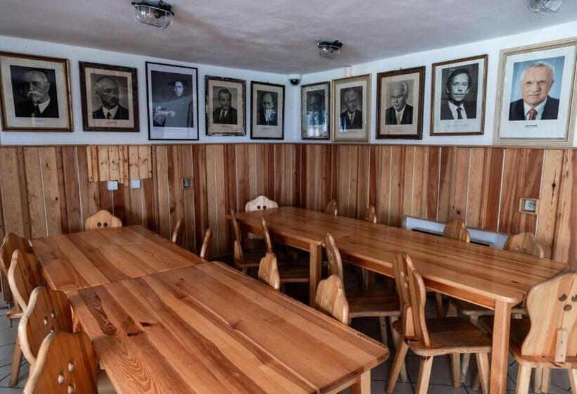 标准四人间共用浴室, Penzion A Restaurace Kamínek