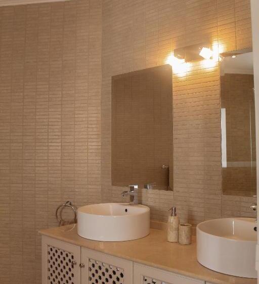 اتاق لوکس با بالکن و چشم‌انداز دریا, Luxury B&b Villa Tauro