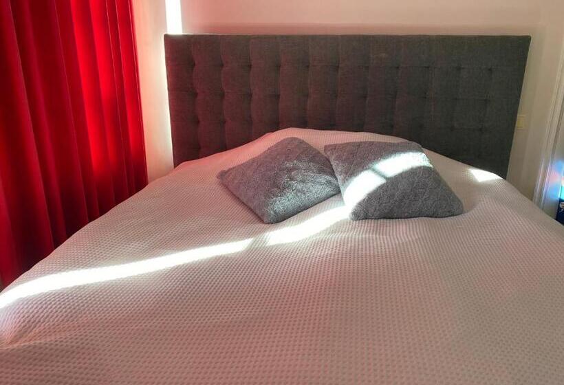 标准平房, Dr åsa Kallfors Järna Bed & Breakfast