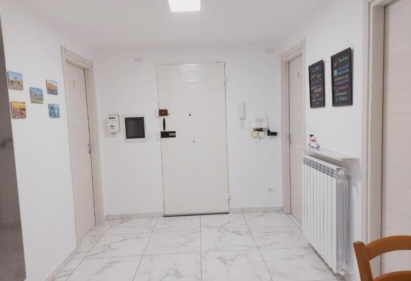 اتاق استاندارد, Camera Matrimoniale Genova Rooms