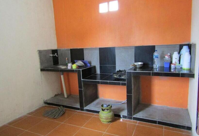 Вилла 3 Спальни, Penginapan Melati Sarangan