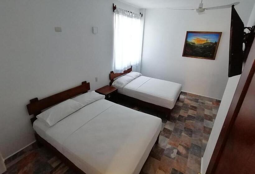 スタンダード４人部屋, Don Luis Hostal   Sucursal Hidalgo   Tecolutla