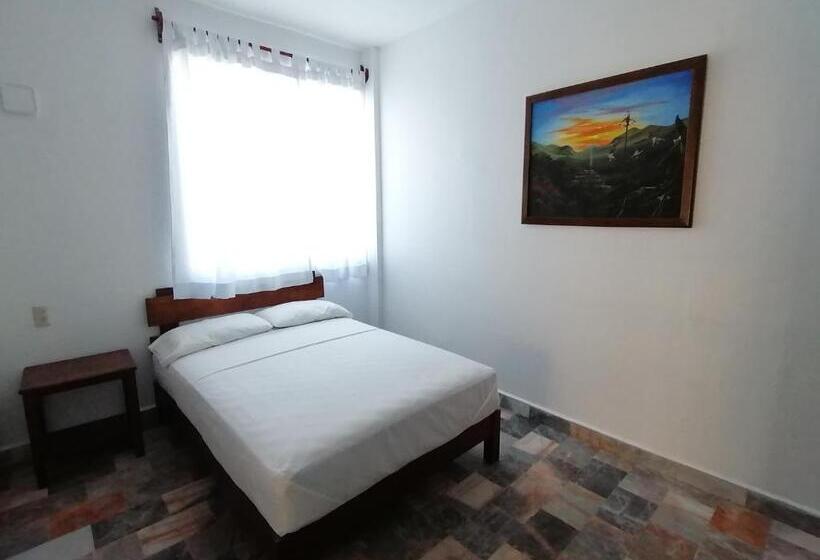 エコノミー４人部屋, Don Luis Hostal   Sucursal Hidalgo   Tecolutla