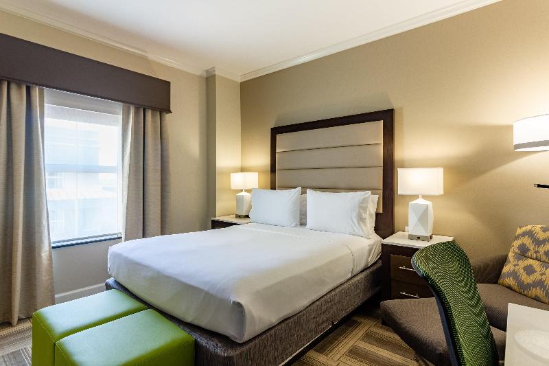 חדר סטנדרט עם מיטת קינג, Holiday Inn Express Savannah   Historic District