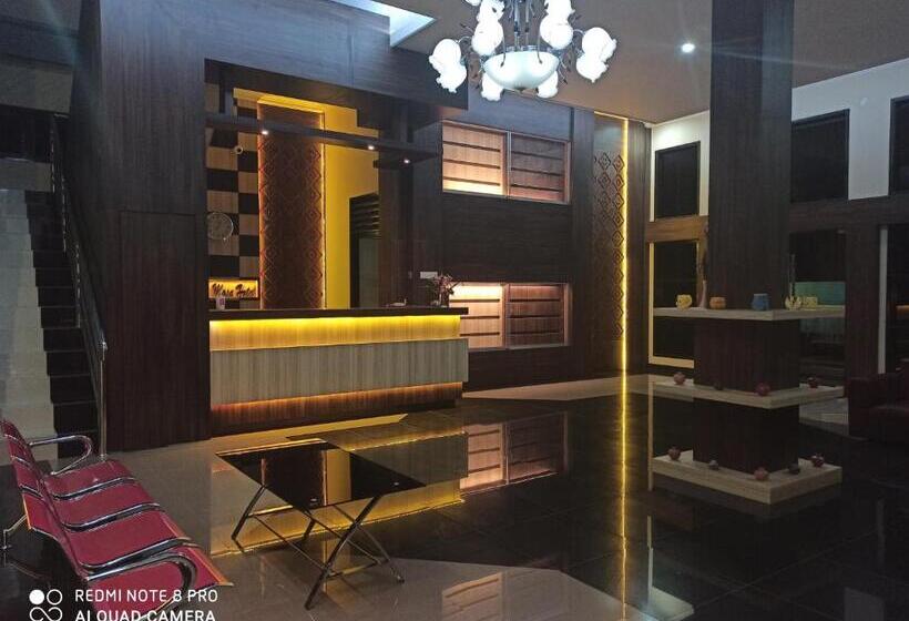 Номер Deluxe, Pilar Mosa