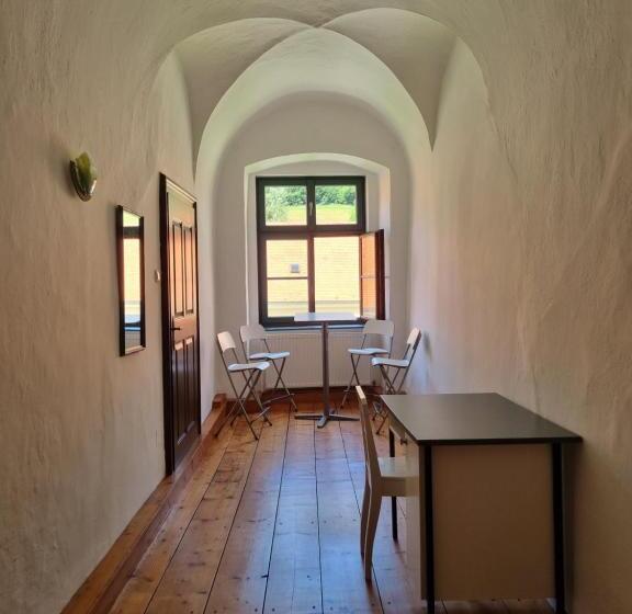 침실 2개 아파트, Im Stift Neuberg