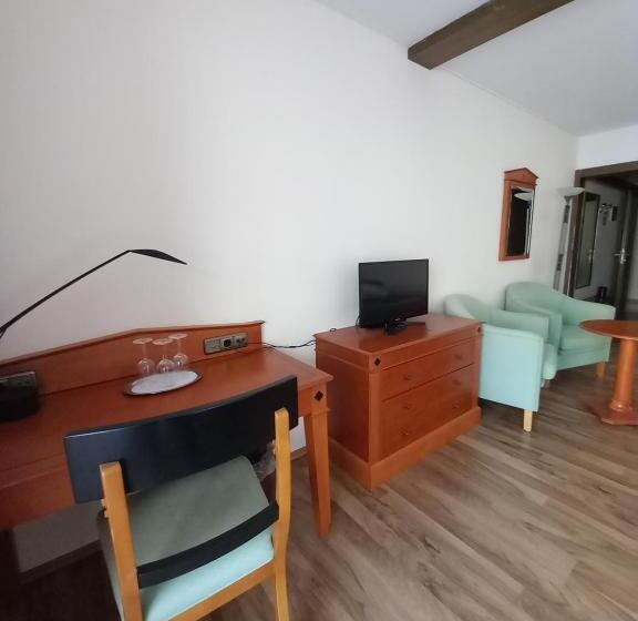 Номер Стандарт Трехместный, Parkhotel Keck   Castillo Del Bosque