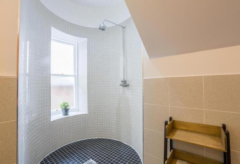 Номер Deluxe, St Andrews House