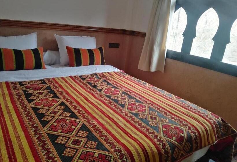 Четырехместный номер эконом класса с общей ванной комнатой, Riad Bab Imlil