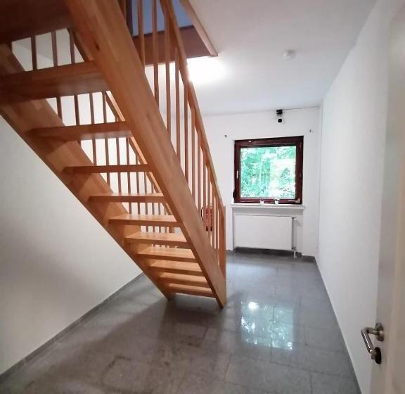 اتاق استاندارد چهارنفره با سرویس بهداشتی مشترک, Mk Hostel Bremen
