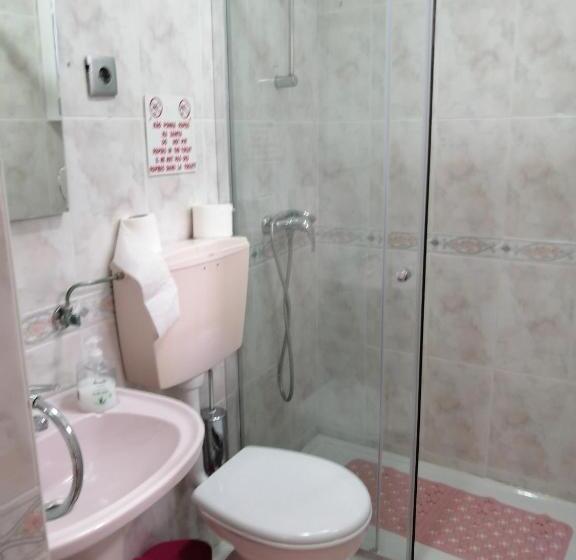 اتاق خانوادگی, Quartos Lazarino