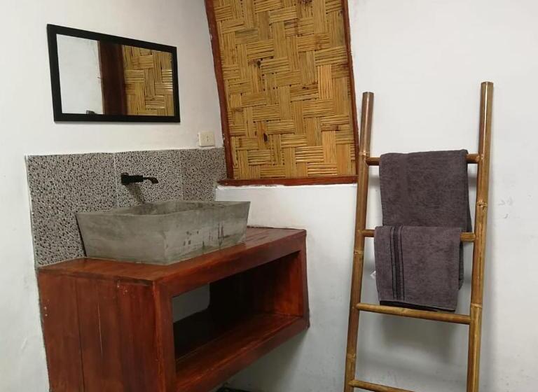 Bungalow Deluxe, Gino S Place   Guest House & Jungle Trekking