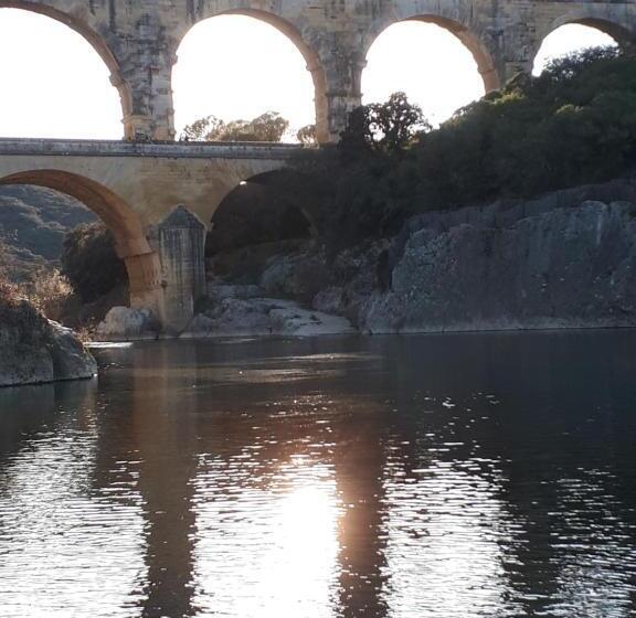 Дом 2 Спальни, Aux Berges Du Pont Du Gard