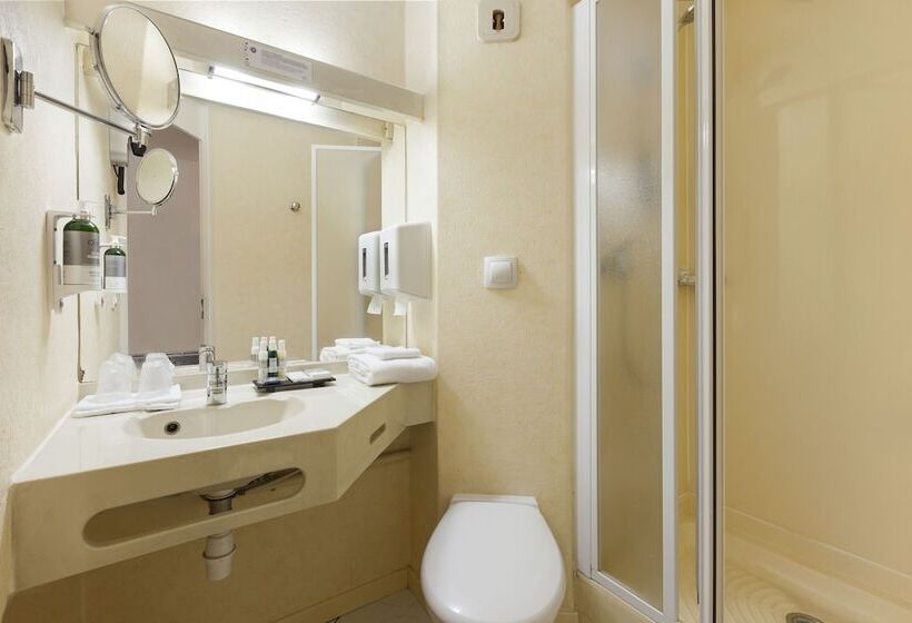컴포트 트리플 룸, Brit Hotel Arras