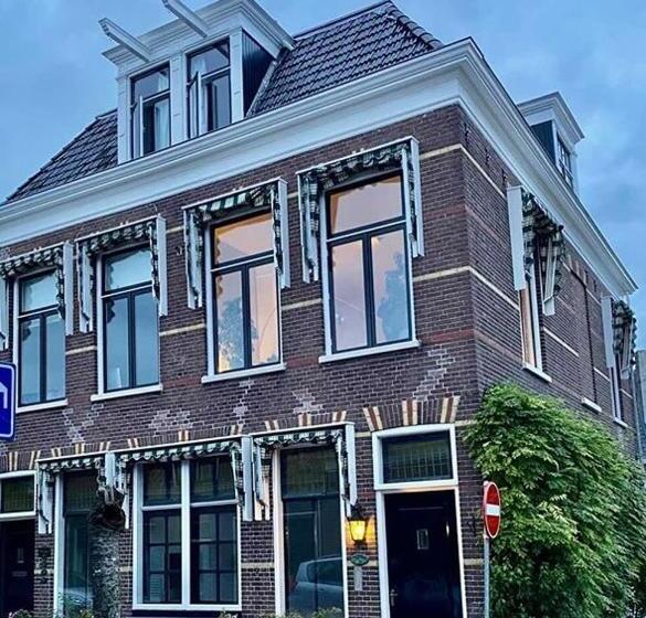 Номер Deluxe, Lekkerwegbijleeuwen, 1 Minuut Naar Hartje Centrum